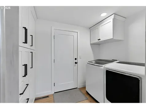1633 Holly Avenue Eugene OR 97408