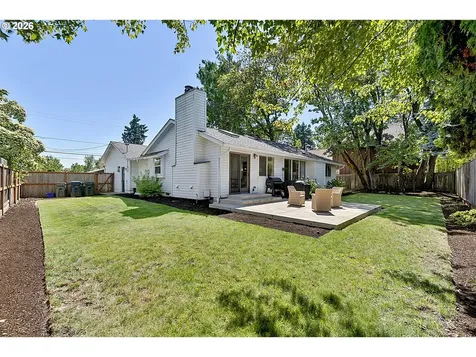 1633 Holly Avenue Eugene OR 97408