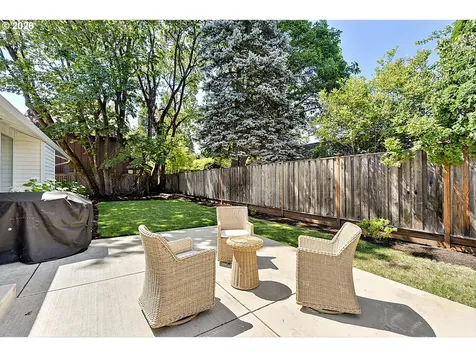 1633 Holly Avenue Eugene OR 97408