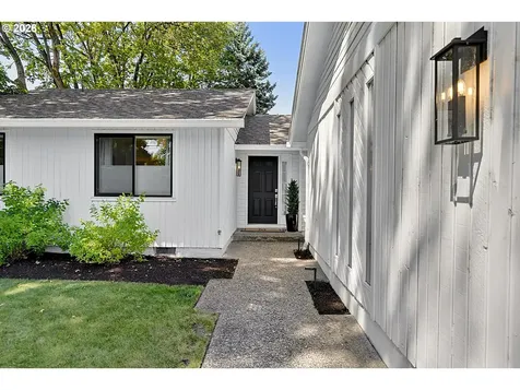 1633 Holly Avenue Eugene OR 97408