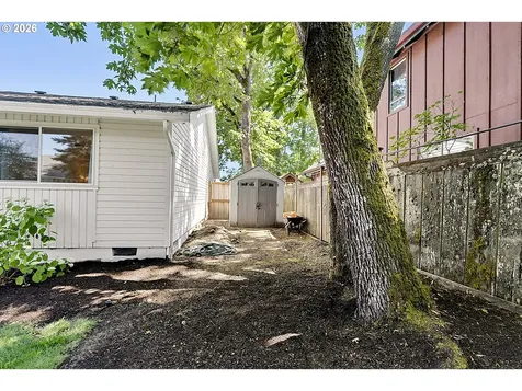 1633 Holly Avenue Eugene OR 97408