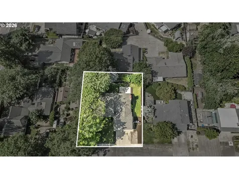 1633 Holly Avenue Eugene OR 97408