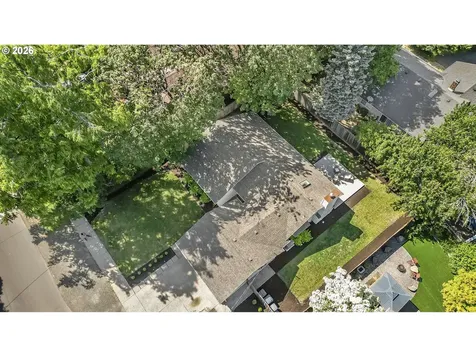 1633 Holly Avenue Eugene OR 97408