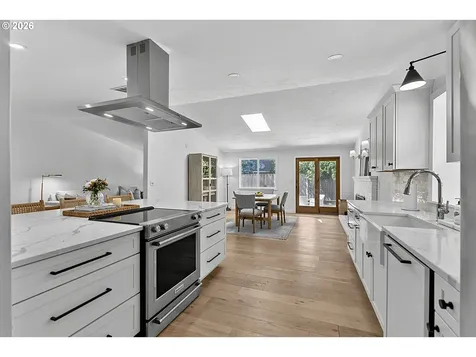 1633 Holly Avenue Eugene OR 97408