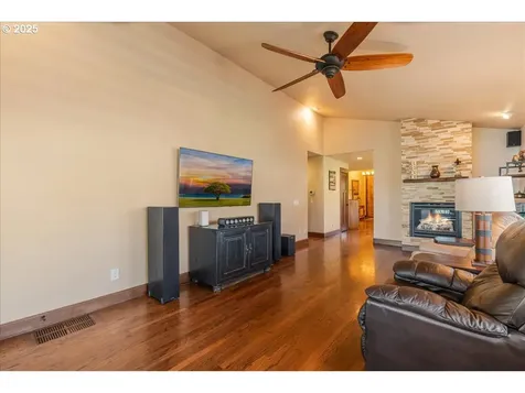 4767 Clubhouse Lane Newberg OR 97132