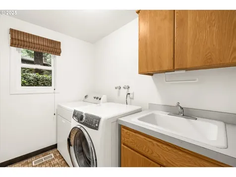 7867 SW Whitfurrows Court Portland OR 97224