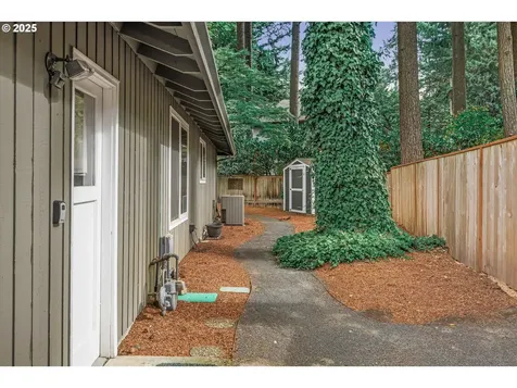 7867 SW Whitfurrows Court Portland OR 97224