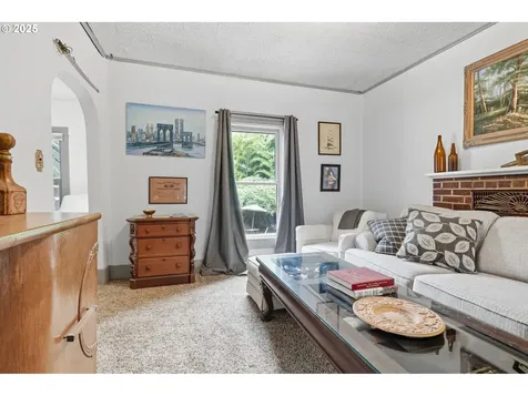 4215 SE 33rd Place Portland OR 97202