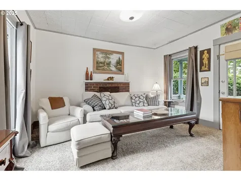 4215 SE 33rd Place Portland OR 97202