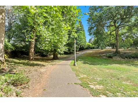 4215 SE 33rd Place Portland OR 97202