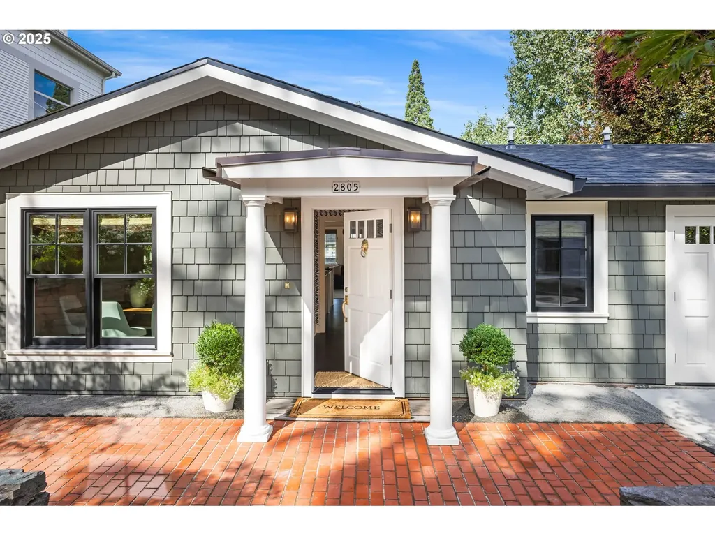 2805 SW Roswell Avenue Portland OR 97201