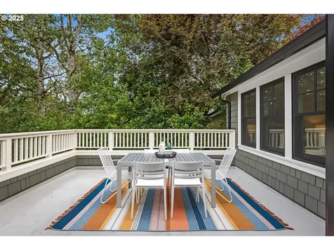 2805 SW Roswell Avenue Portland OR 97201