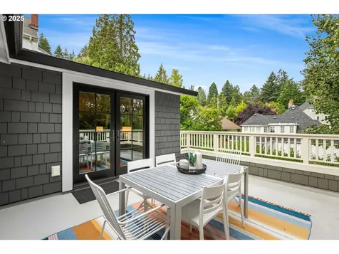 2805 SW Roswell Avenue Portland OR 97201