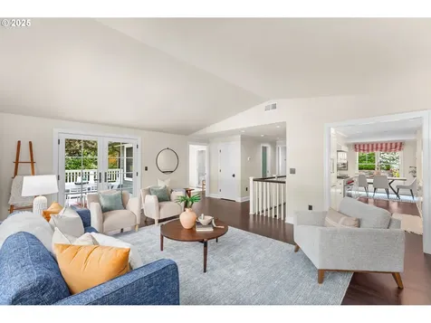 2805 SW Roswell Avenue Portland OR 97201