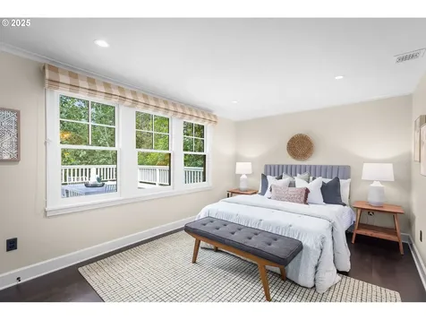 2805 SW Roswell Avenue Portland OR 97201