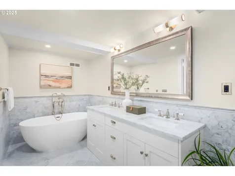 2805 SW Roswell Avenue Portland OR 97201