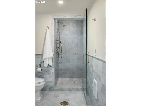 2805 SW Roswell Avenue Portland OR 97201