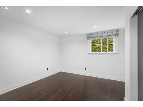 2805 SW Roswell Avenue Portland OR 97201