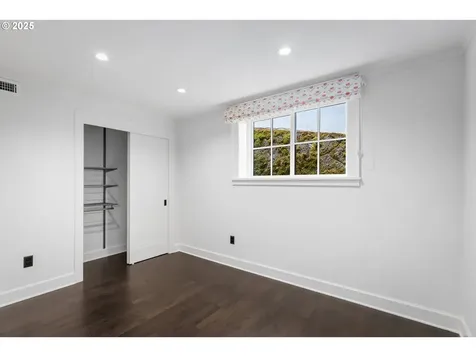 2805 SW Roswell Avenue Portland OR 97201