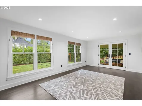 2805 SW Roswell Avenue Portland OR 97201