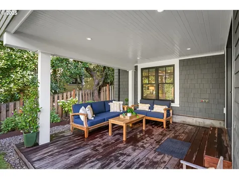 2805 SW Roswell Avenue Portland OR 97201