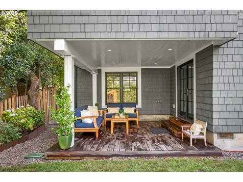 2805 SW Roswell Avenue Portland OR 97201