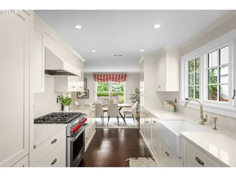 2805 SW Roswell Avenue Portland OR 97201