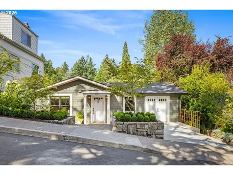 2805 SW Roswell Avenue Portland OR 97201