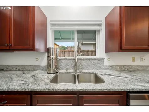 2102 S 8th Street Cottage Grove OR 97424