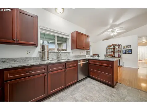 2102 S 8th Street Cottage Grove OR 97424