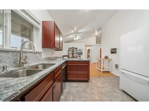 2102 S 8th Street Cottage Grove OR 97424