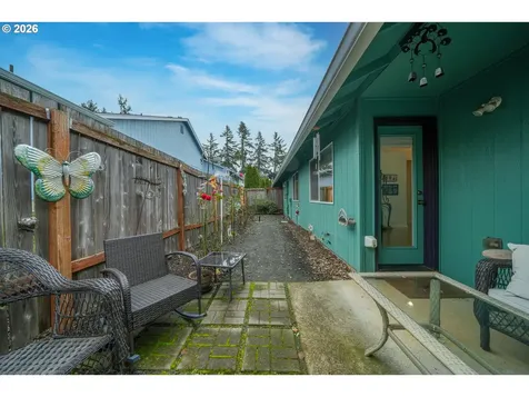 2102 S 8th Street Cottage Grove OR 97424