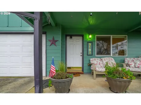 2102 S 8th Street Cottage Grove OR 97424