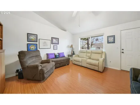 2102 S 8th Street Cottage Grove OR 97424