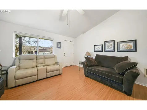 2102 S 8th Street Cottage Grove OR 97424