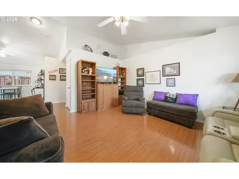 2102 S 8th Street Cottage Grove OR 97424