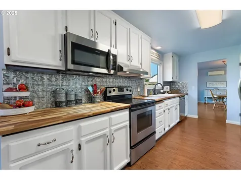 9708 NW 9th Avenue Vancouver WA 98665