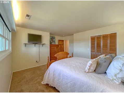 9708 NW 9th Avenue Vancouver WA 98665