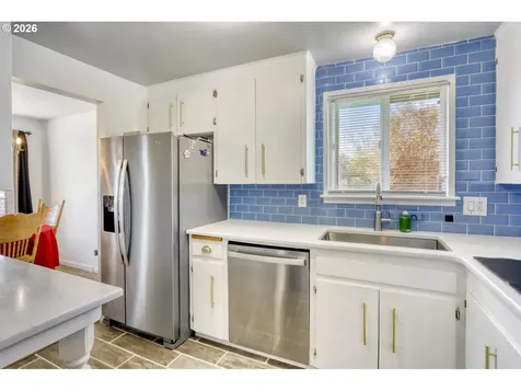 2233 Country Club Terrace Woodburn OR 97071