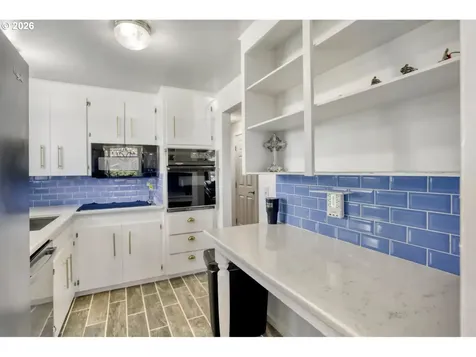 2233 Country Club Terrace Woodburn OR 97071