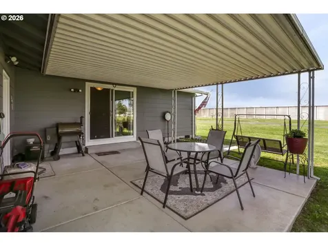 2233 Country Club Terrace Woodburn OR 97071