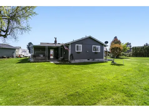 2233 Country Club Terrace Woodburn OR 97071