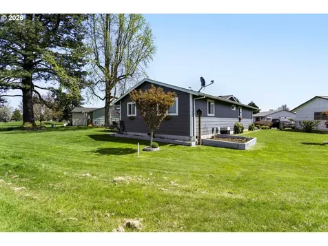 2233 Country Club Terrace Woodburn OR 97071