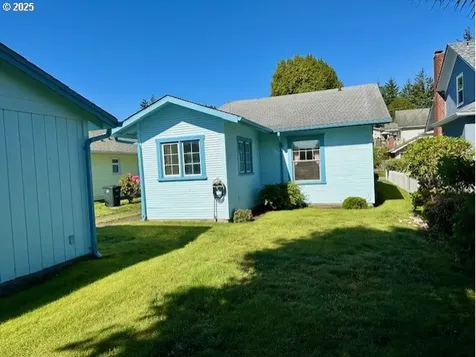 1413 Union Avenue North Bend OR 97459