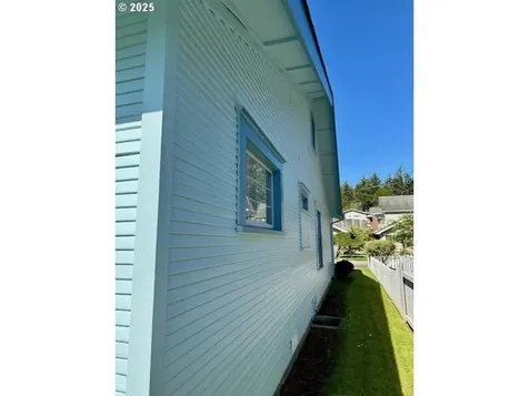 1413 Union Avenue North Bend OR 97459
