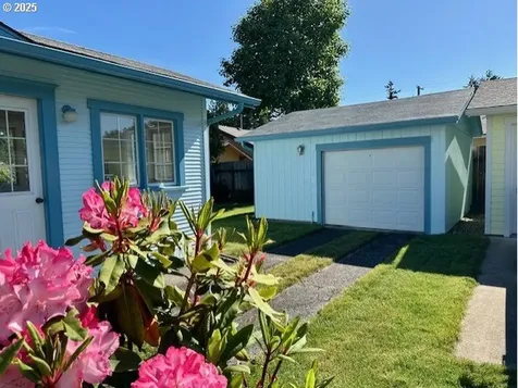1413 Union Avenue North Bend OR 97459