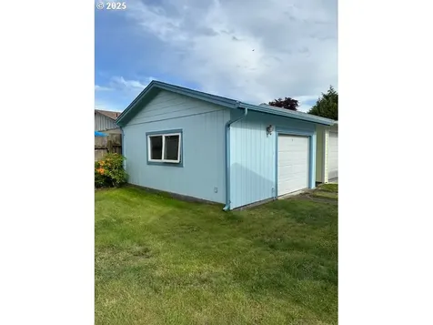 1413 Union Avenue North Bend OR 97459
