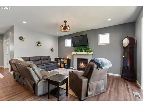 2820 SE Baker Avenue Gresham OR 97080