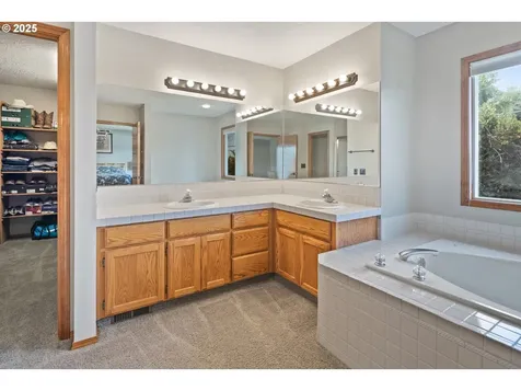 2597 NE Roberts Place Gresham OR 97030