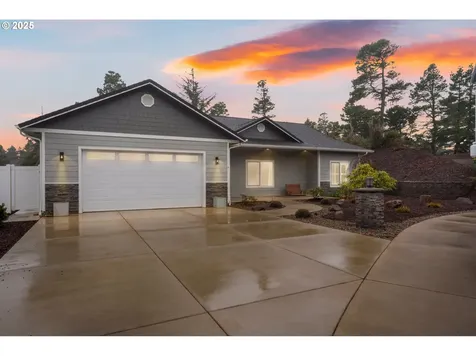 9 White Tail Court Florence OR 97439